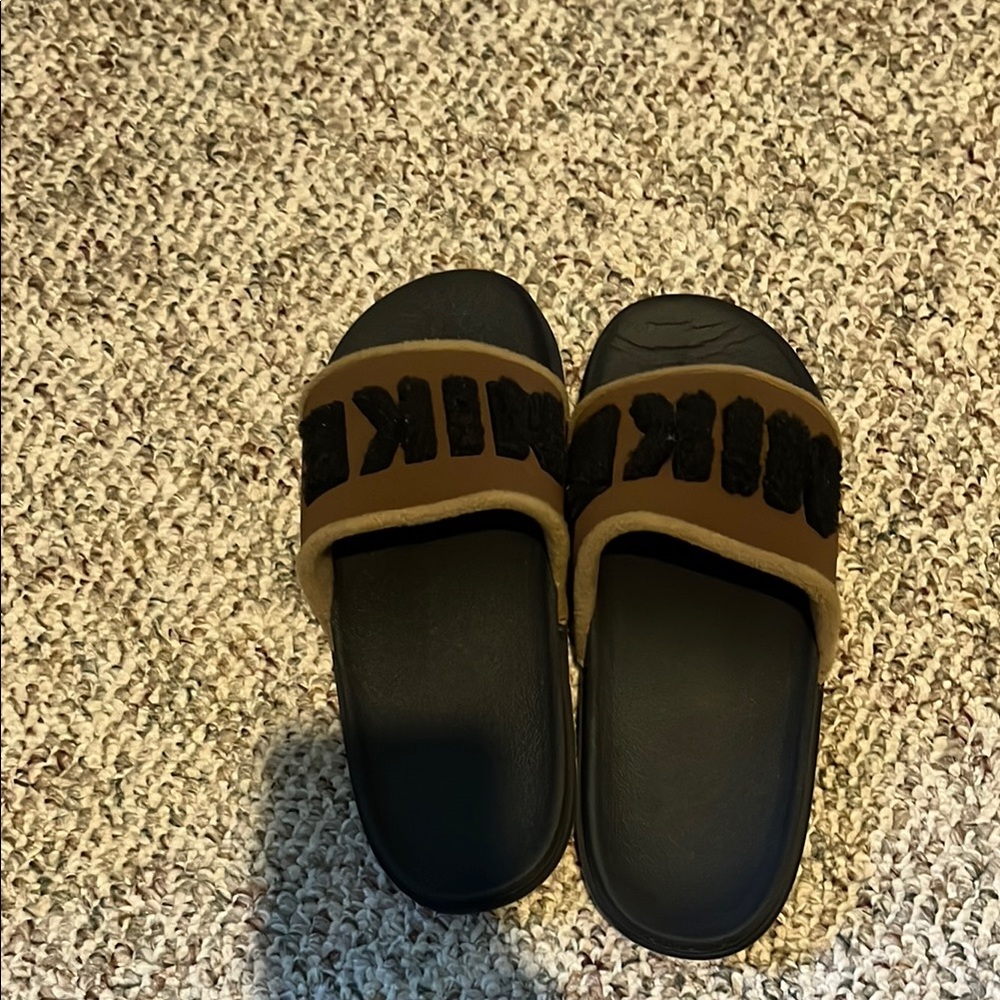 Nike offcourt men’s slides size 10